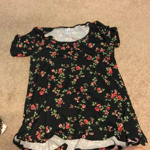 LULAROE Medium Perfect Tee